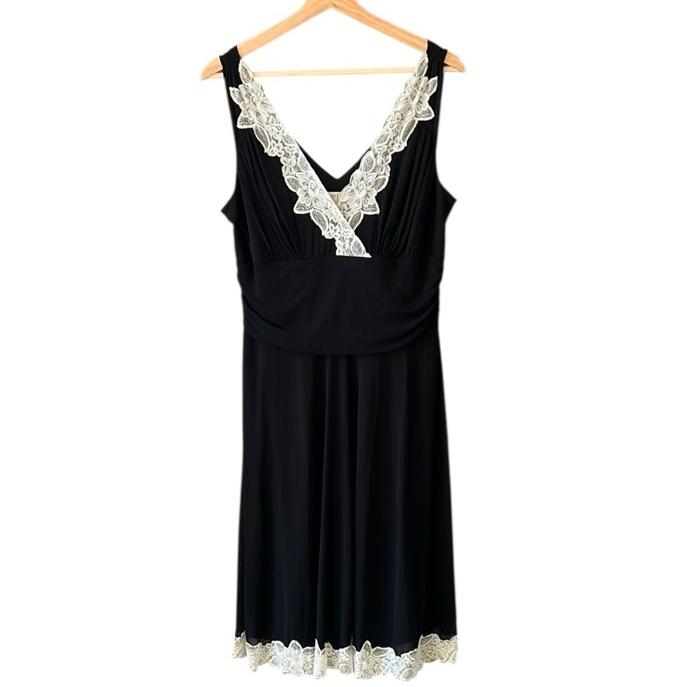 White House Black Market Vintage Y2K Mesh Fit Flare Lace Black Cream Midi Dress